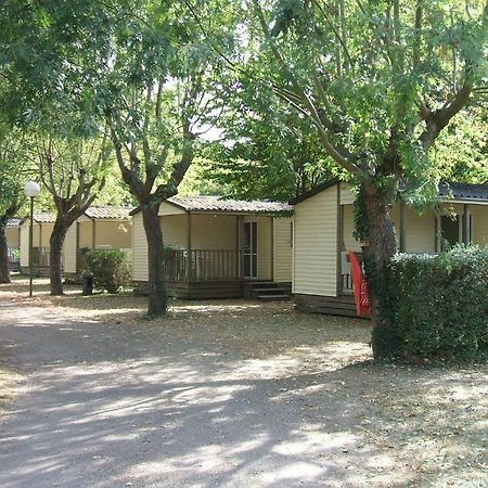 Camping Parc Du Chateau D'Allot Hotell Boé Rum bild