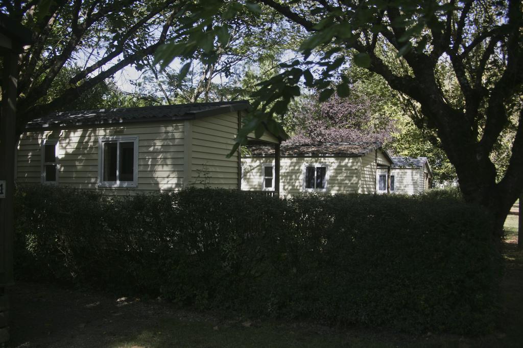 Camping Parc Du Chateau D'Allot Hotell Boé Exteriör bild