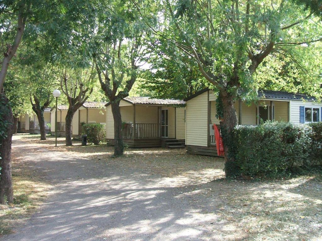 Camping Parc Du Chateau D'Allot Hotell Boé Rum bild