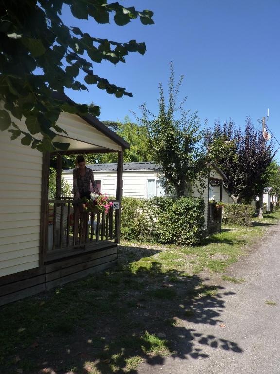Camping Parc Du Chateau D'Allot Hotell Boé Exteriör bild